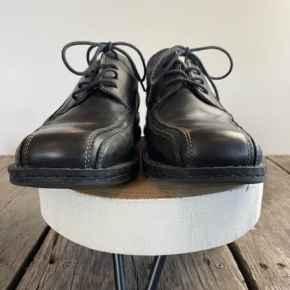 Dockers classic pair